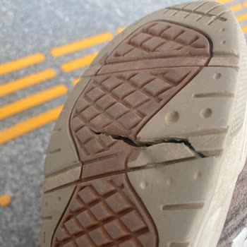 Vans Ayakkabısının 5 Ayda Kırılan Tabanı Ve Değişim Talebi