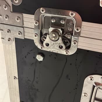 Sıfır İddialı Hazer Makinesi Kullanılmış Ve Deforme Şekilde Gönderildi, Acil İş İçin Risk Oluşturdu