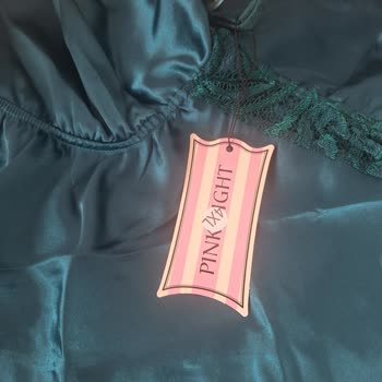 Gönderilen Ürün Resimdekiyle Uyuşmuyor Ve Satıcıya Ulaşılamıyor