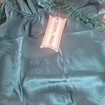 Gönderilen Ürün Resimdekiyle Uyuşmuyor Ve Satıcıya Ulaşılamıyor