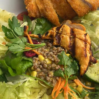 Menü Görselleri Yanıltıyor, Salata Porsiyonu Küçük Ve Malzemeler Eksik