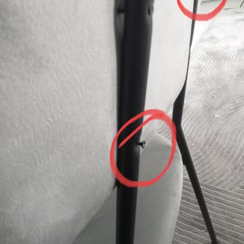 Montajı Hatalı Sandalyelerde Vidalar Çıktı, Sırtlıklar Yamuk Ve Değişim Talebi