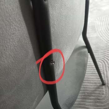 Montajı Hatalı Sandalyelerde Vidalar Çıktı, Sırtlıklar Yamuk Ve Değişim Talebi