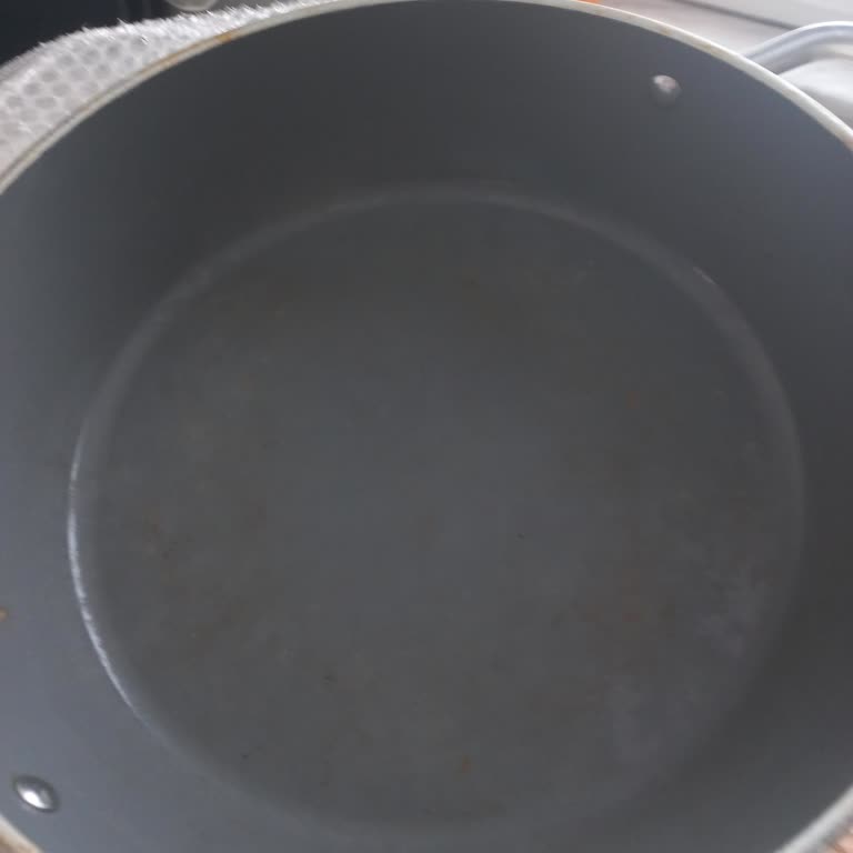 Karaca Züccaciye Yapışmaz Özelliğini Tamamen Kaybetti