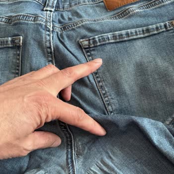 Mavi Kot Pantolonlarda Kalite Düşüşü Ve Arka Cep Yırtıkları