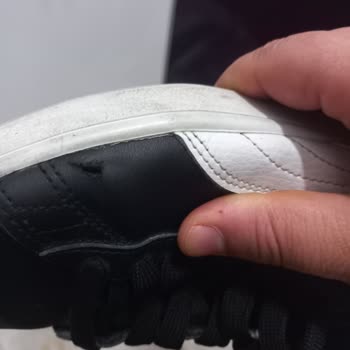 Puma Ayakkabısı 6 Ayda Üstten Açıldı, Mağaza Kullanıcı Hatası Söylüyor