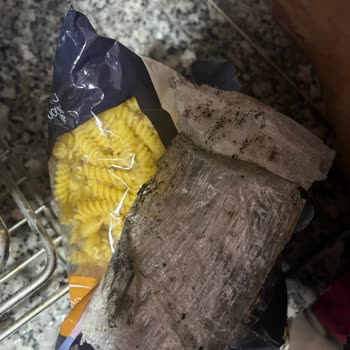 Cardelle Makarna Paketi Açıldığında Büyük Plastik Parçanın Keşfi