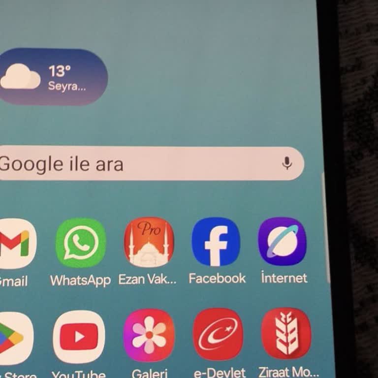Samsung S25 FE Model Telefonun Ekranında Siyah Nokta Belirdi: Garanti Kapsamında Değişim Talebi