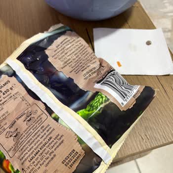 Donuk Bezelye Paketi İçinde Salyangoz Keşfi Müşteri Sağlığını Tehlikeye Attı