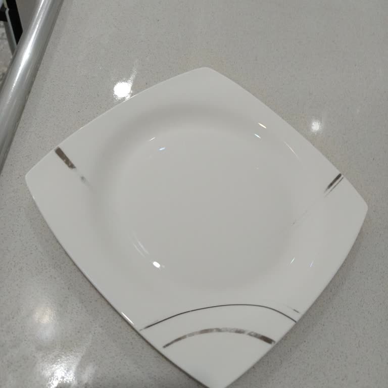 Ömür Boyu Garantili Porselen Yemek Takımının Desenlerinin Silinmesi Ve Değişim Talebi