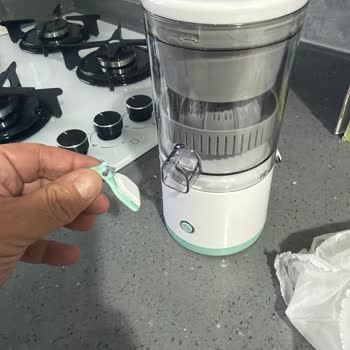 Hasarlı Meyve Sıkacağı Ve Satıcı İletişimsizliği Nedeniyle Ücret İadesi İstiyorum