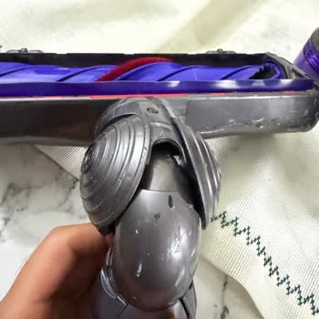 Dyson V8 Süpürgede Alt Kırığı Ve Kaba Müşteri Hizmetleri İle Garanti Talebi