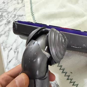 Dyson V8 Süpürgede Alt Kırığı Ve Kaba Müşteri Hizmetleri İle Garanti Talebi