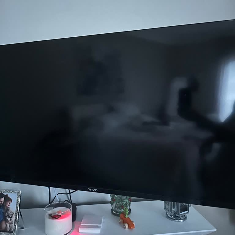 Gece Kendiliğinden Açılan Televizyon Uyku Sorunlarına Yol Açıyor