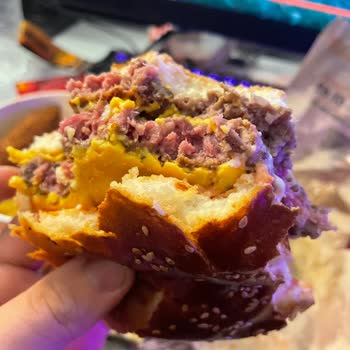 Köfte Burger Çiğ Teslim Edildi, Ücret İadesi Talebi