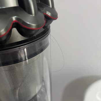 Dyson V10 Absolute Süpürge Haznedeki Kıllar Çıkıyor Ve Servis Sorunu Görmezden Geliyor
