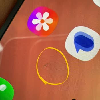 Samsung Z Flip 7 Ekranında İlk Gün Bozulma