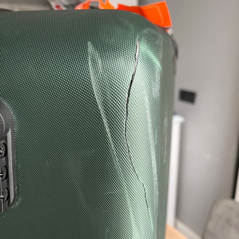 Yüksek Bilet Ücreti Karşısında Hasarlı Bagaj Ve Reddedilen Tazminat Talebi