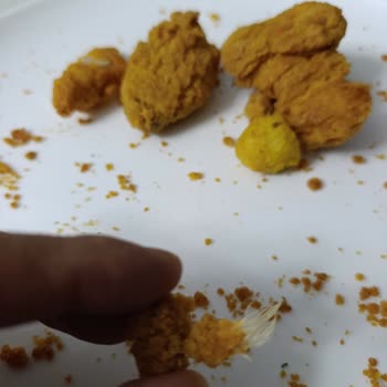 Hijyen İhlali: Lezita Çıtır Çıtır Kova’da Tavuk Tüyü