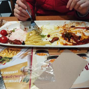 Bir Saat Bekleme Ve Ekmek Eksikliği