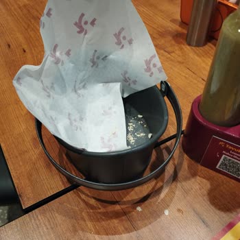 Bir Saat Bekleme Ve Ekmek Eksikliği