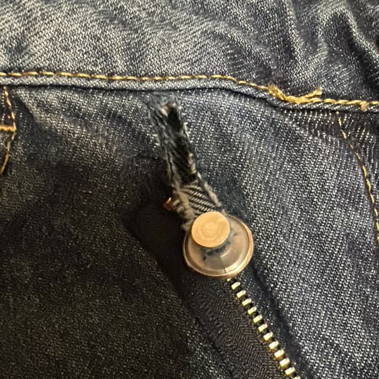 Düğmesi Yırtılan Çocuk Pantolonunda Üretim Hatası Ve Yanlış İnceleme Kararı