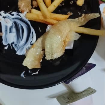 Hamburgerde Temizlenmemiş Soğan Kabuğu Görülmesi Ve Ücret İadesi Talebi