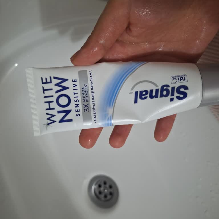Signal White Now 3X Diş Macununda Belirgin Lekeler