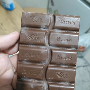 Sağlık Endişesi Yaratan Ülker Çikolatasının Beyaz Tabakaları Ve Bayat Tadından Şikayet