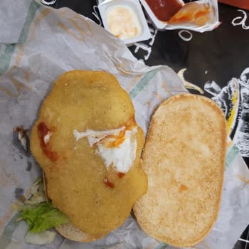 McDonald's Şubesinde Yanmış Ve Pişmemiş Tavuk Menüsü İçin İade Talebi