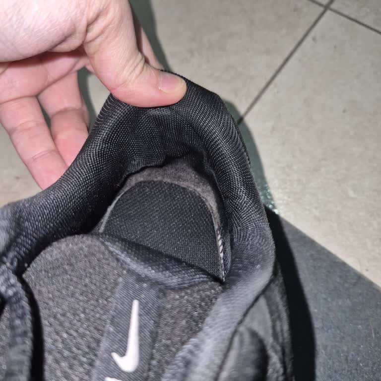 Nike Ayakkabısının Topuğundan Çivi Çıkması Nedeniyle Değişim Talebi