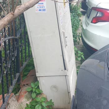 Çarpılan Elektrik Kutusu Güvenlik Riski Yaratıyor, Acil Onarım Bekliyor