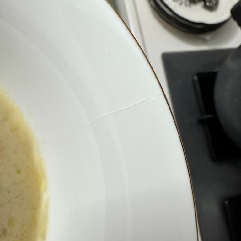 Anında Çatlayan Çorba Kasesi Ve Stok Yokluğundan Değişim İsteği