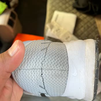 Kısa Sürede Dikiş Yerlerinden Sökülen Nike Ayakkabının Değişimini İstiyorum