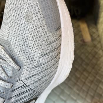 Kısa Sürede Dikiş Yerlerinden Sökülen Nike Ayakkabının Değişimini İstiyorum