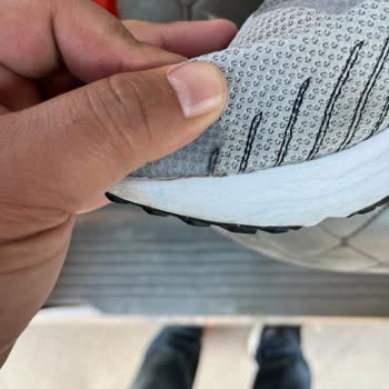 Kısa Sürede Dikiş Yerlerinden Sökülen Nike Ayakkabının Değişimini İstiyorum