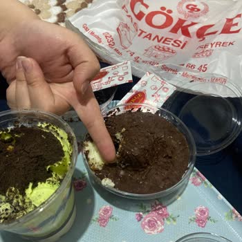 Gökçe Pastanesinde Çürüme Belirtileri Gösteren Profiterol İçin Ücret İadesi Talebi
