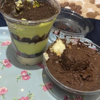 Gökçe Pastanesinde Çürüme Belirtileri Gösteren Profiterol İçin Ücret İadesi Talebi