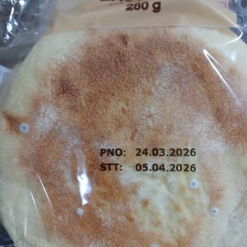 Son Kullanma Tarihinden Önce Küflü Bazlama Ve Alaycı Müşteri Temsilcisi