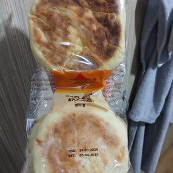 Son Kullanma Tarihinden Önce Küflü Bazlama Ve Alaycı Müşteri Temsilcisi