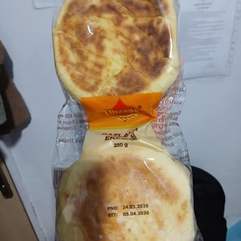 Son Kullanma Tarihinden Önce Küflü Bazlama Ve Alaycı Müşteri Temsilcisi