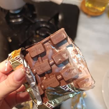 Ülker Çikolata Bol Sütlü'de Eksik Parça Ve Beyazlama Sorunu