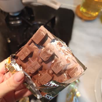 Ülker Çikolata Bol Sütlü'de Eksik Parça Ve Beyazlama Sorunu