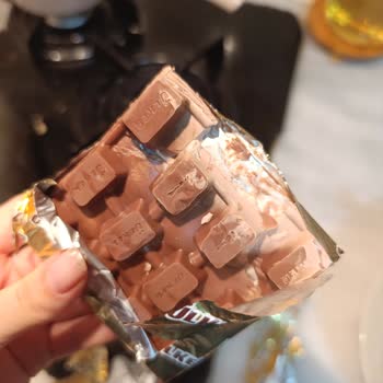 Ülker Çikolata Bol Sütlü'de Eksik Parça Ve Beyazlama Sorunu