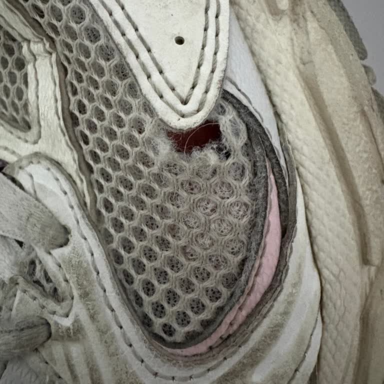 New Balance 530 Ayakkabısının File Kısmı Çabuk Delindi