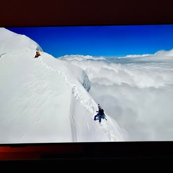 Ayıplı TV'de Dikey Koyu Lekeler, Servis Kutu Olmadan Geri Teslim