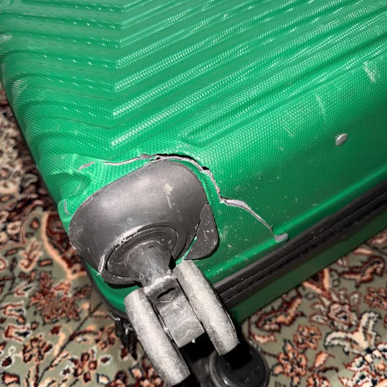 Uçuş Sonrası Valiz Tekerleği Kırıldı, A Jet'ten Ücret İadesi Ve Yeni Valiz Talebi