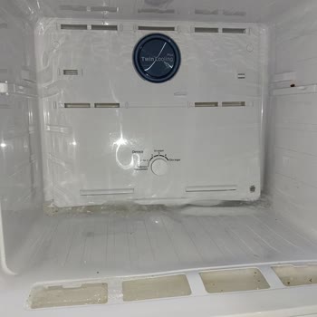 Samsung Buzdolabında Aşırı Buzlanma Ve Plastik Parça Bozulması