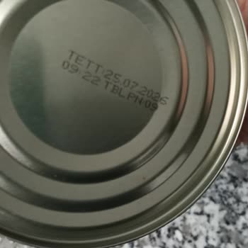 Tat Markalı Salçanın Kararmış Rengi Ve Orijinallik Şüphesi