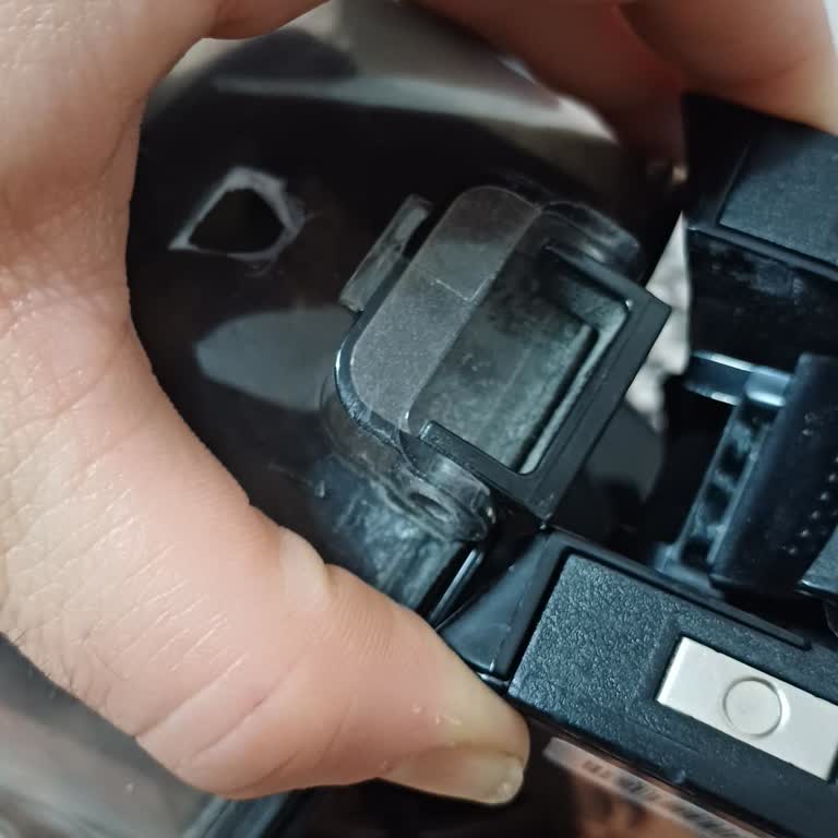 Arçelik Dikey Şarjlı Süpürge Kırıldı, Garanti Ve Servis İlgisizliği